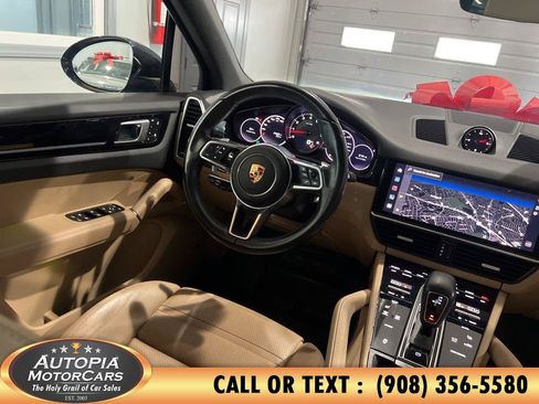 Used 2022 Porsche Cayenne AWD/4WD image 24