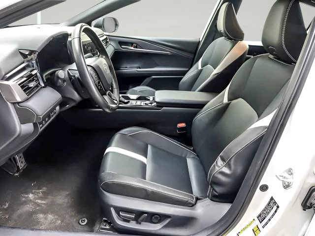 Used 2025 Toyota Camry SE FWD image 8