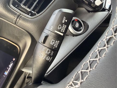 Used 2025 Jeep Wagoneer L 4WD image 19