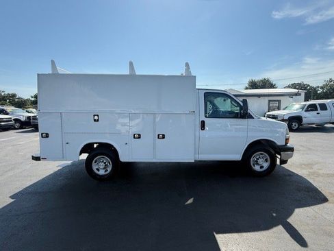Used 2019 Chevrolet Express 3500 w/ Power Convenience Package image 5