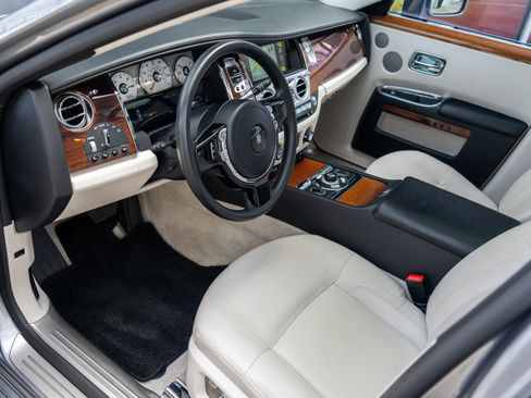 Used 2010 Rolls-Royce Ghost RWD image 10
