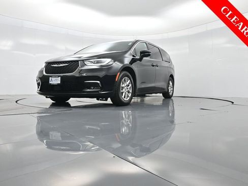 Used 2024 Chrysler Pacifica Touring-L image 45