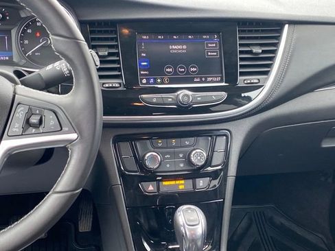 Used 2022 Buick Encore Preferred image 9