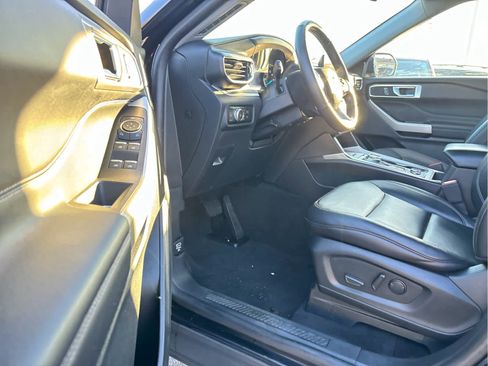 Used 2023 Ford Explorer XLT w/ Equipment Group 202A image 6
