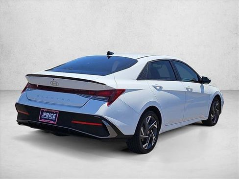 Used 2025 Hyundai Elantra Sport FWD image 5