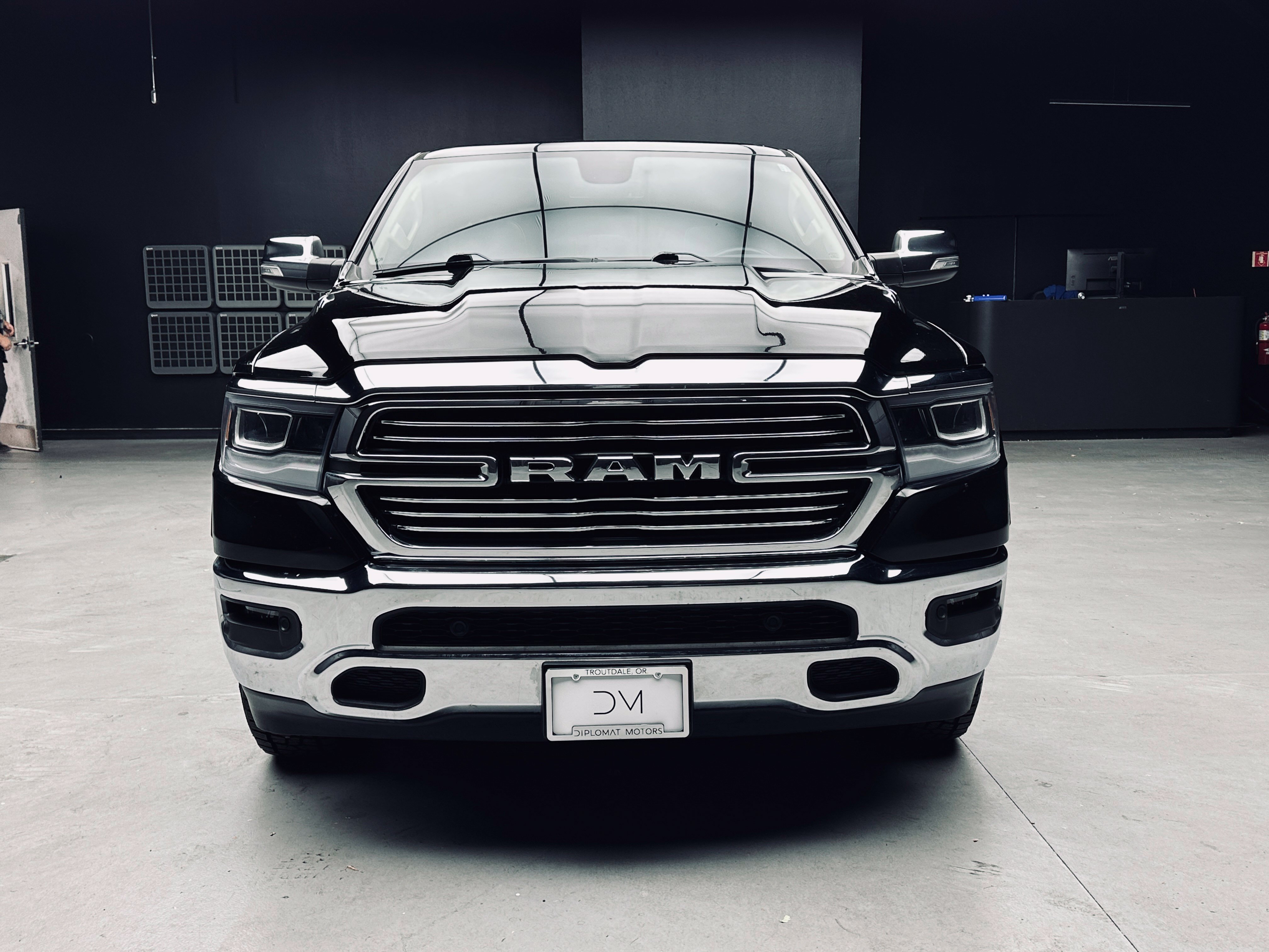 Used 2019 RAM 1500 Laramie AWD/4WD image 11