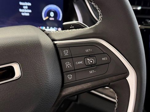 New 2025 Jeep Grand Cherokee Limited w/ Luxury Tech Group II image 24