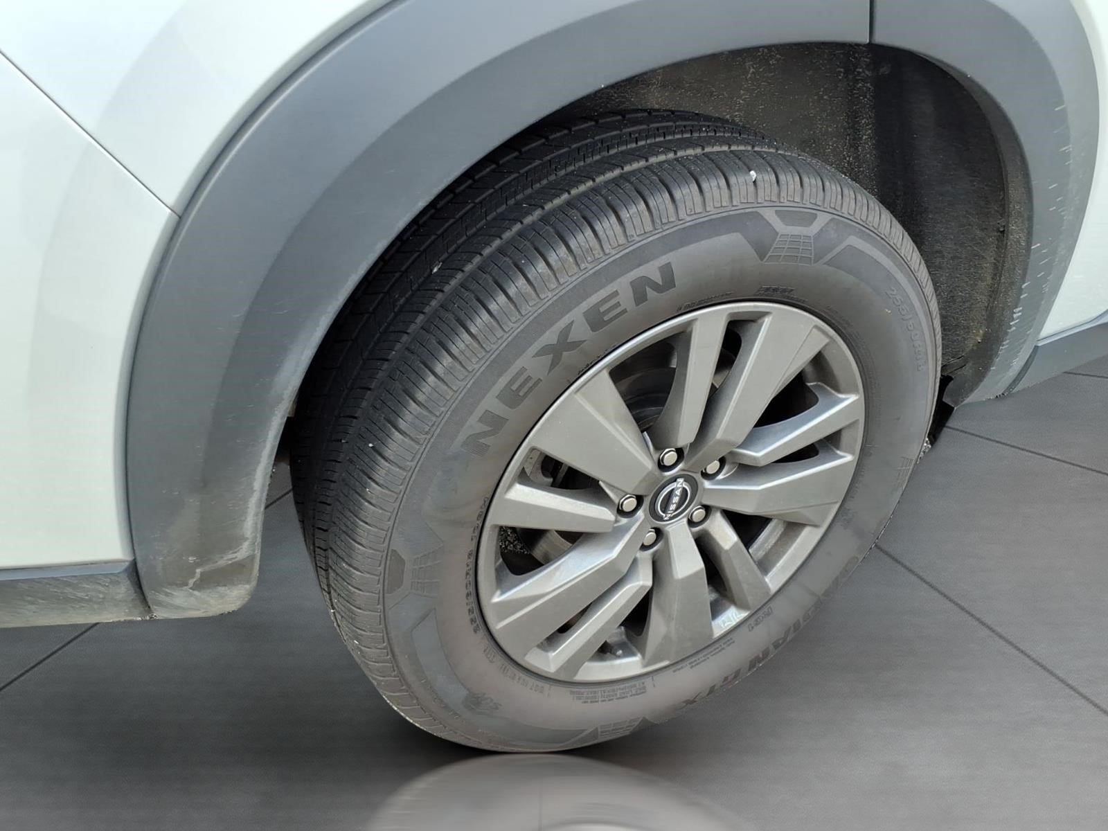 Used 2025 Nissan Pathfinder SV AWD/4WD image 5