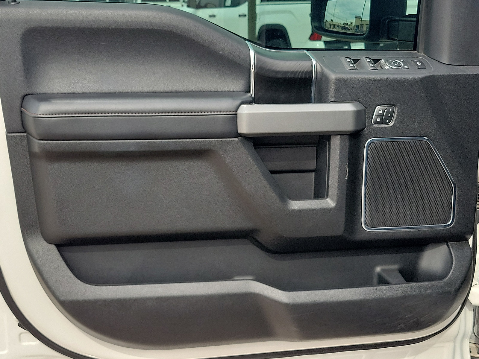 Used 2019 Ford F250 Platinum w/ Platinum Ultimate Package AWD/4WD image 11