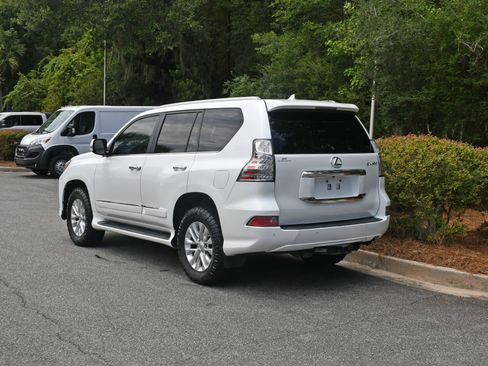 Used 2015 Lexus GX 460 w/ Premium Package AWD/4WD image 3