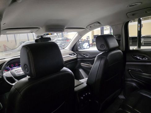 Used 2023 GMC Acadia SLT image 16