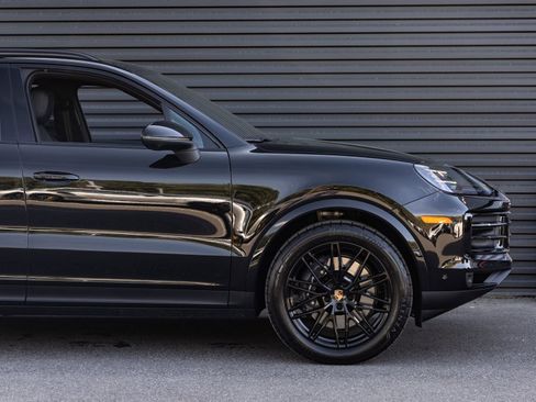 Certified 2026 Porsche Cayenne AWD/4WD image 9