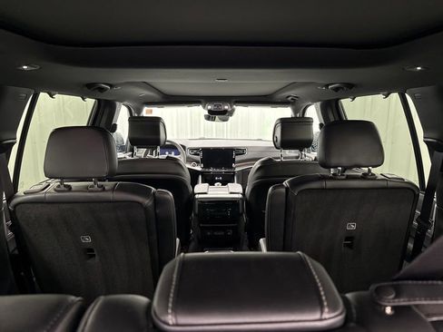 Used 2025 Jeep Wagoneer Series II w/ Convenience Group I AWD/4WD image 9