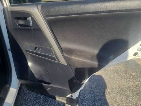 Used 2015 Toyota RAV4 XLE AWD/4WD image 32