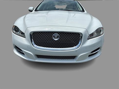 Used 2013 Jaguar XJ w/ Front Seat Comfort Pkg RWD image 27