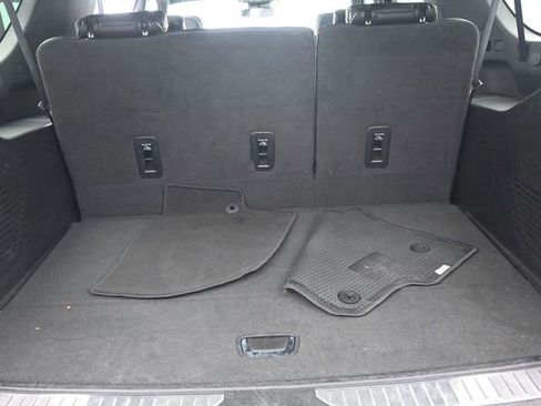 Used 2023 Chevrolet Suburban Premier image 29