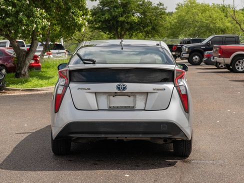Used 2016 Toyota Prius Two FWD image 4