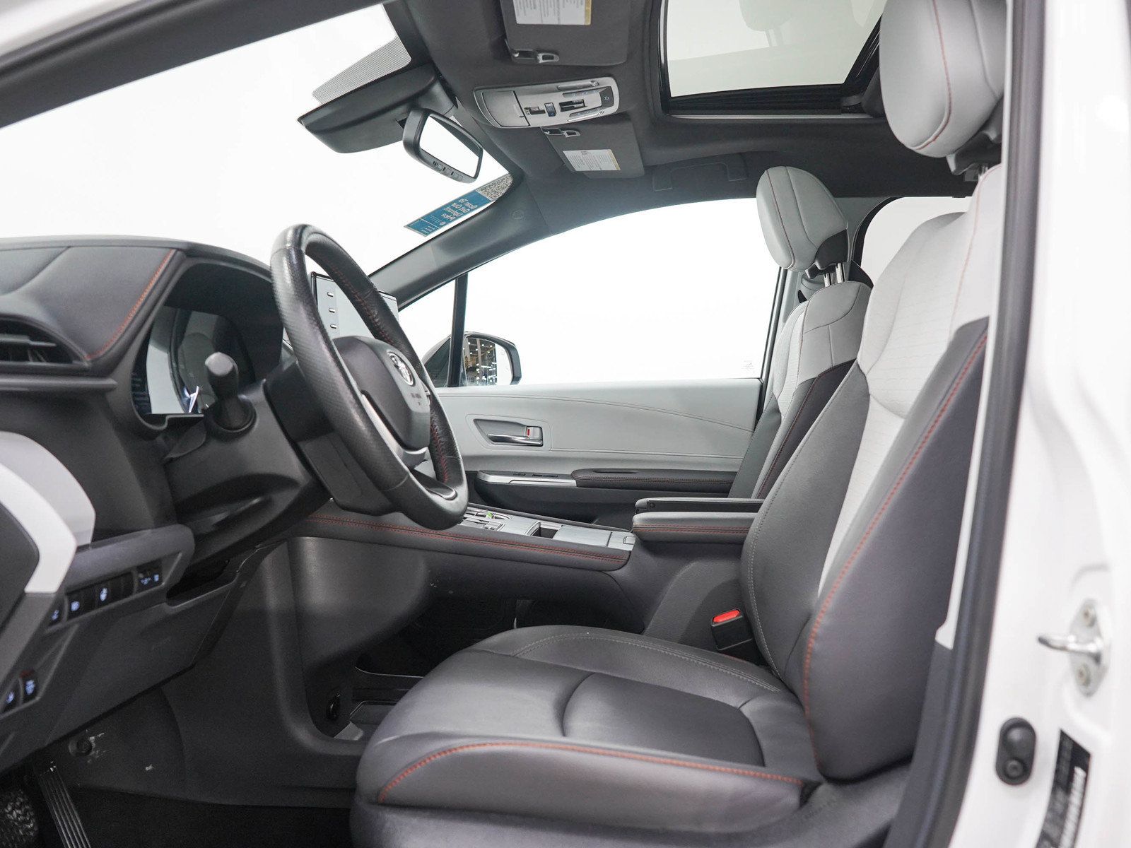 Used 2024 Toyota Sienna XSE AWD/4WD image 23