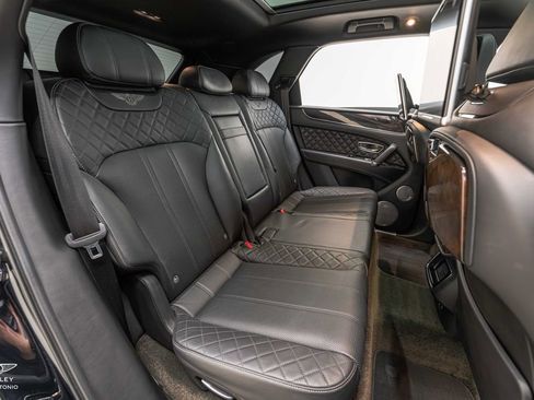 Used 2017 Bentley Bentayga AWD/4WD image 27