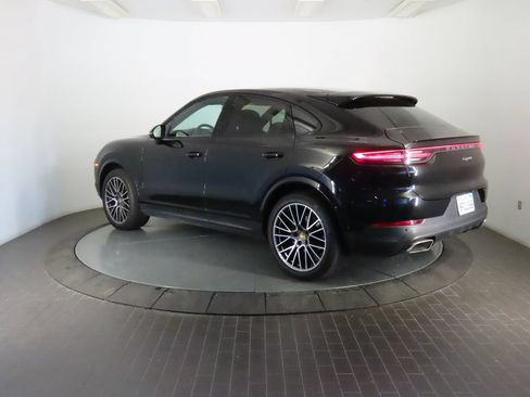 Certified 2023 Porsche Cayenne Coupe AWD/4WD image 3