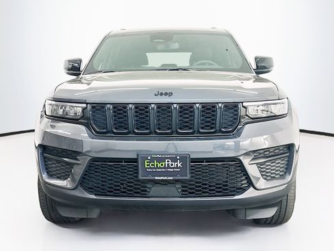 Used 2024 Jeep Grand Cherokee Altitude AWD/4WD image 2