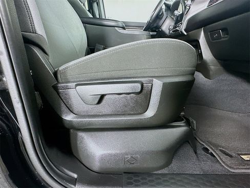 Used 2024 RAM 2500 Big Horn w/ Safety Group image 24