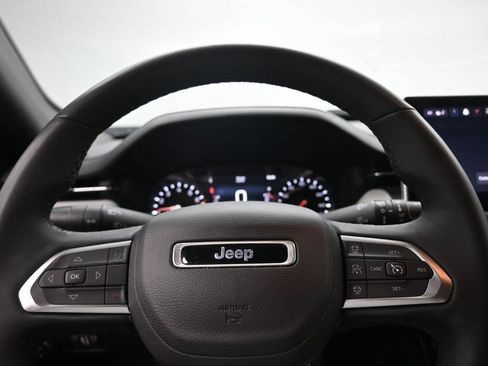 Used 2025 Jeep Compass Limited AWD/4WD image 13