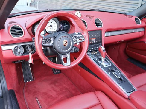 Used 2019 Porsche 718 Boxster S RWD image 4
