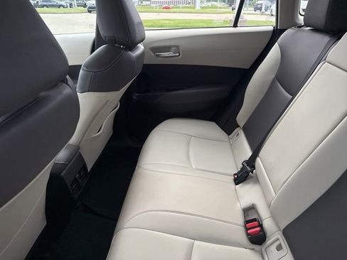 Used 2023 Toyota Corolla Cross XLE w/ Convenience Package FWD image 5