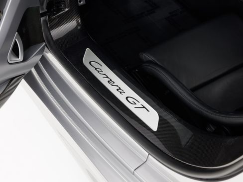 Used 2004 Porsche Carrera GT RWD image 31