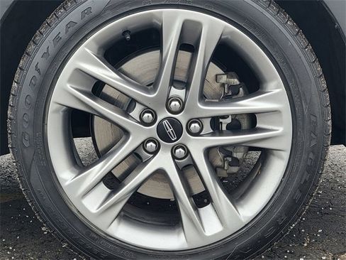 Used 2018 Lincoln MKC Reserve w/ Lincoln MKC Climate Package image 17