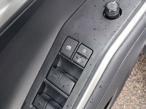 Used 2023 Toyota Highlander XLE AWD/4WD image 14