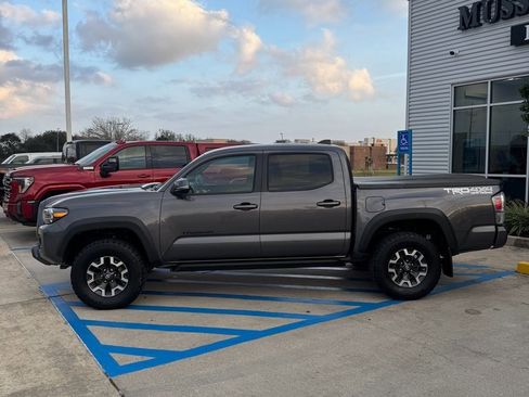 Used 2021 Toyota Tacoma TRD Off-Road image 3