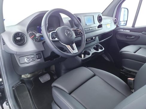 Used 2022 Mercedes-Benz Sprinter 2500 image 47