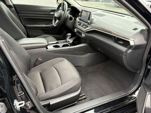 Used 2024 Nissan Altima 2.5 SV image 10