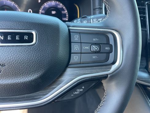 Used 2024 Jeep Wagoneer L Series II w/ Flexible Seating Group image 17