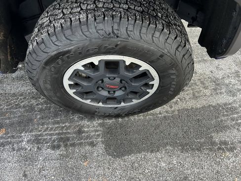 Used 2024 Toyota Tacoma TRD Off-Road image 21