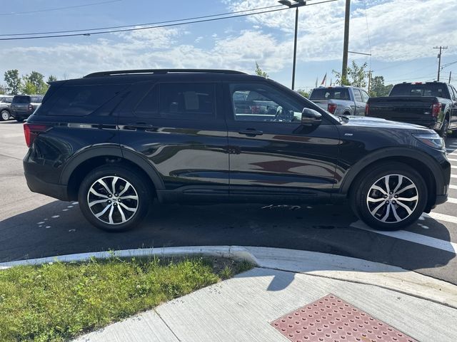 Certified 2025 Ford Explorer ST-Line AWD/4WD image 6