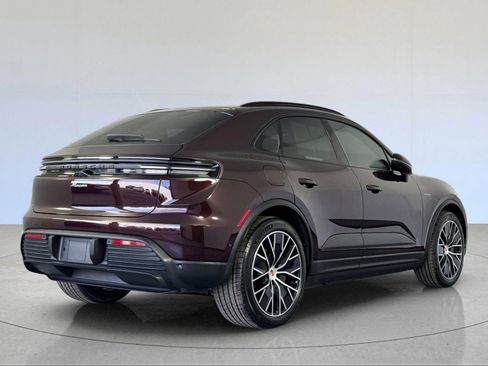 Certified 2025 Porsche Macan Electric RWD image 8