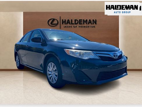 Used 2012 Toyota Camry LE FWD image 1