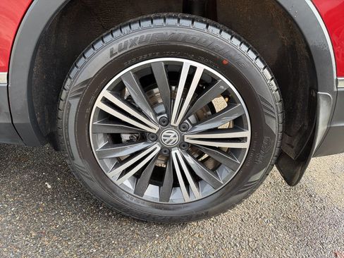 Used 2018 Volkswagen Tiguan SEL image 3