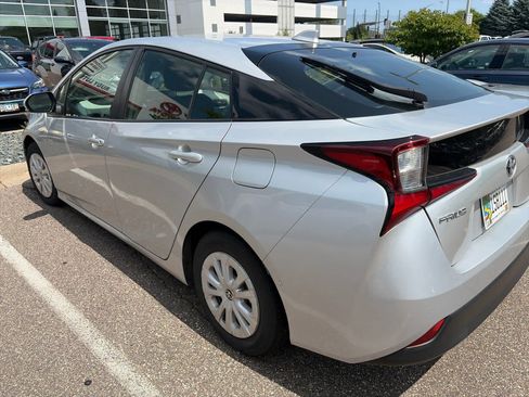 Used 2022 Toyota Prius LE FWD image 4