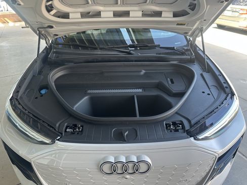 Used 2025 Audi Q6 e-tron Premium w/ Convenience Package RWD image 36