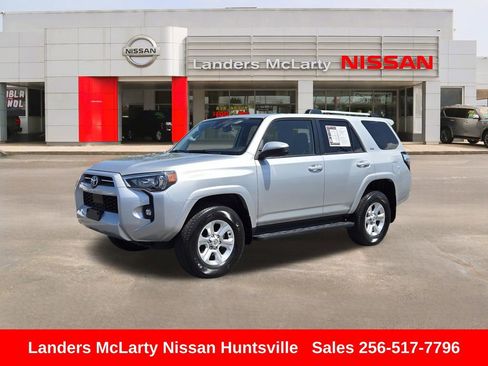 Used 2024 Toyota 4Runner SR5 AWD/4WD image 9