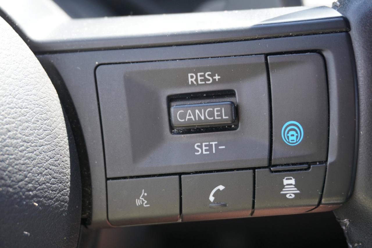 Used 2024 Nissan Rogue SV w/ SV Premium Package AWD/4WD image 12