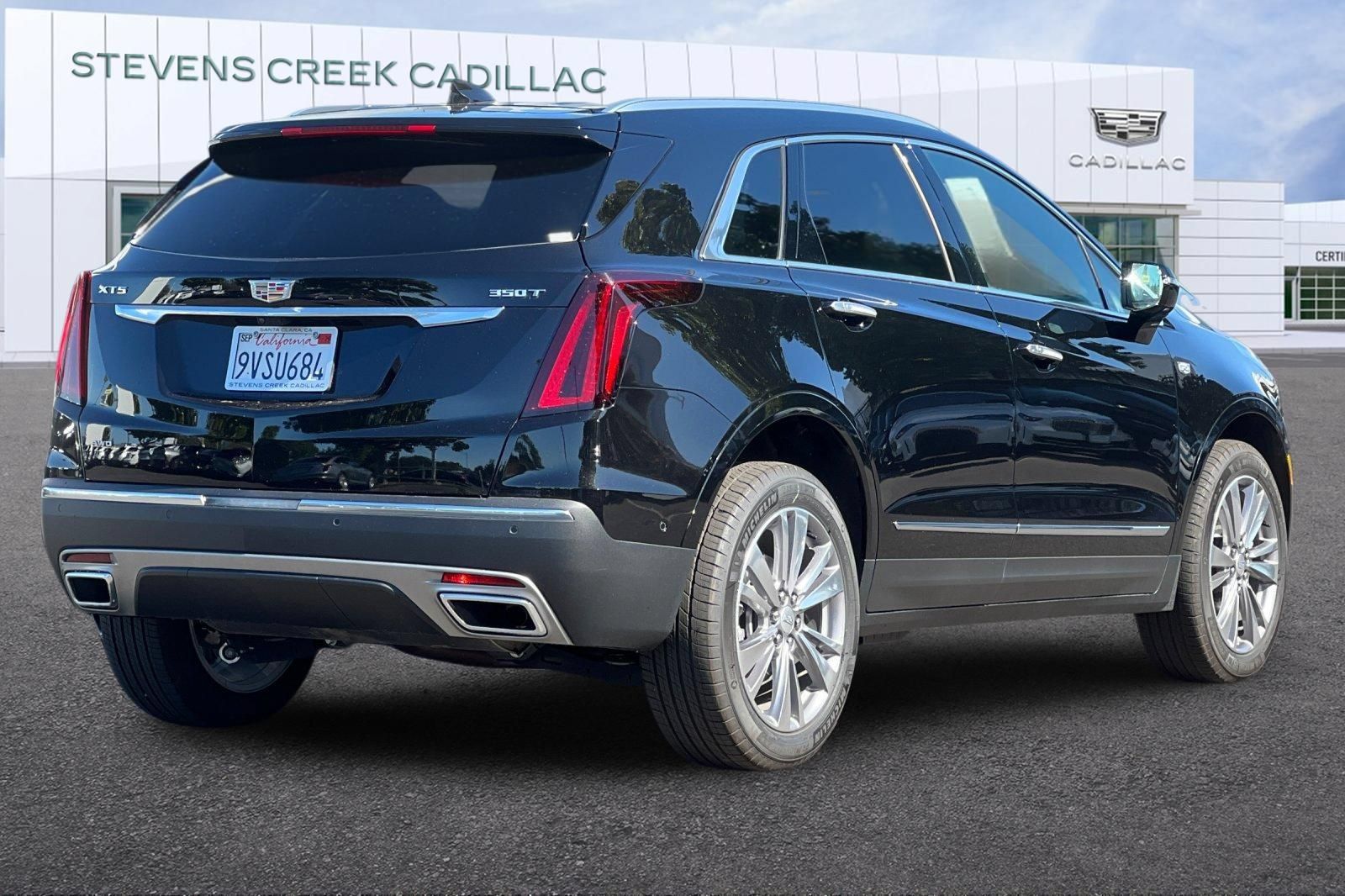 Used 2025 Cadillac XT5 Premium Luxury w/ Technology Package AWD/4WD image 3