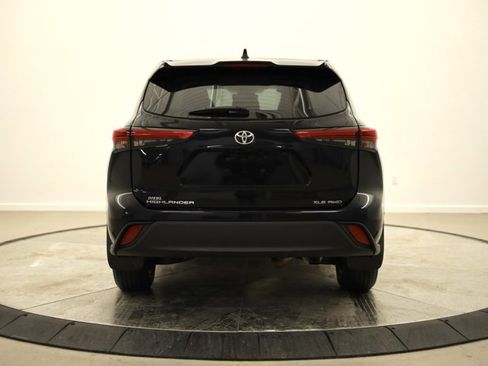 Certified 2023 Toyota Highlander XLE image 4