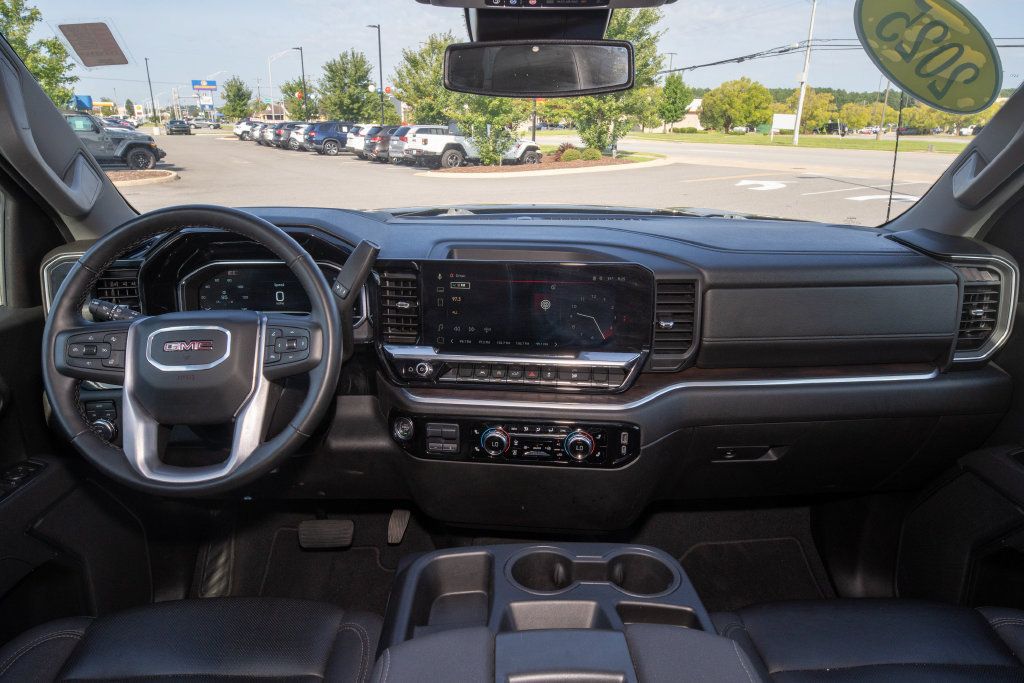 Used 2025 GMC Sierra 1500 SLT AWD/4WD image 19