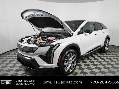 Certified 2025 Cadillac Optiq Luxury 1 AWD/4WD image 33