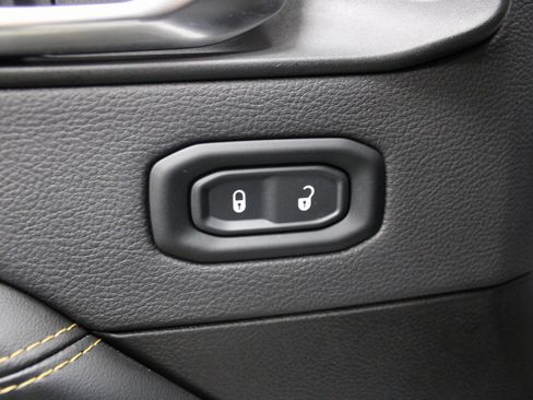 Used 2024 Jeep Wrangler Unlimited Sahara image 13